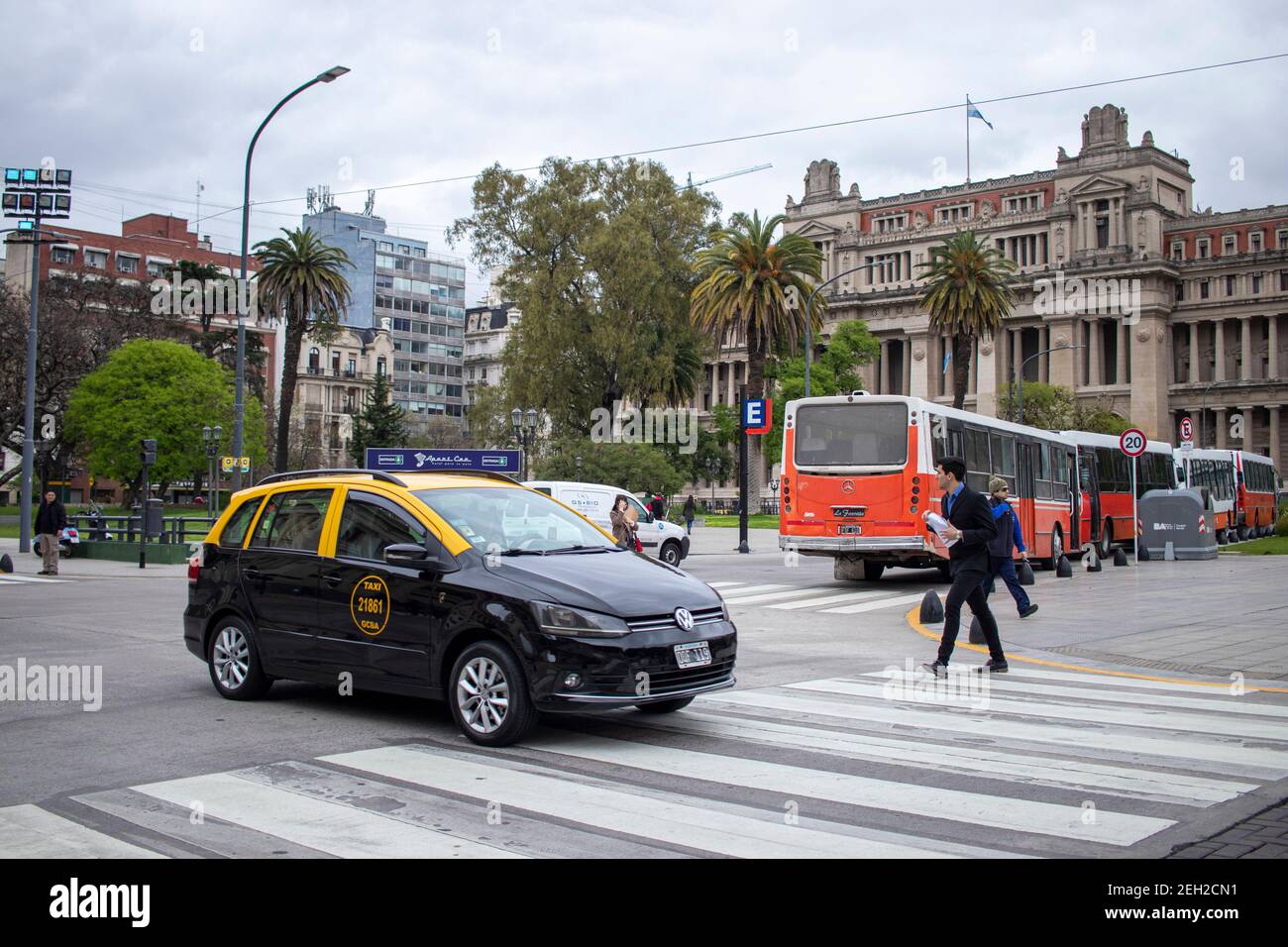 BUENOS AIRES - 15th Okt 2019: Ansicht des Fahrzeugverkehrs in den Straßen der Stadt Buenos Aires in Argentinien Stockfoto