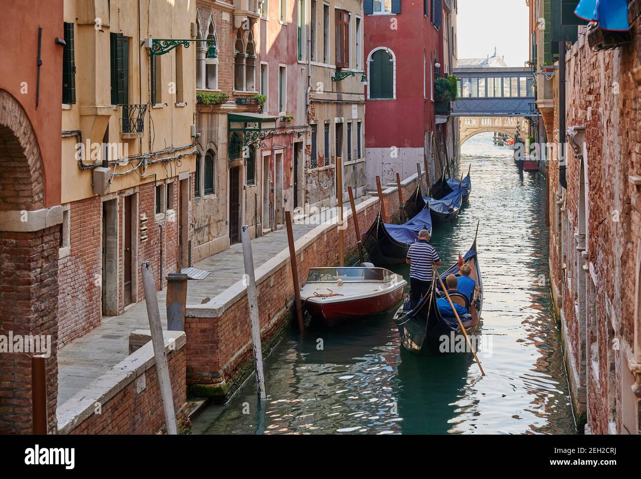 Typische kleine Kanäle und Gebäude in Venedig, Venetien, Italien Stockfoto