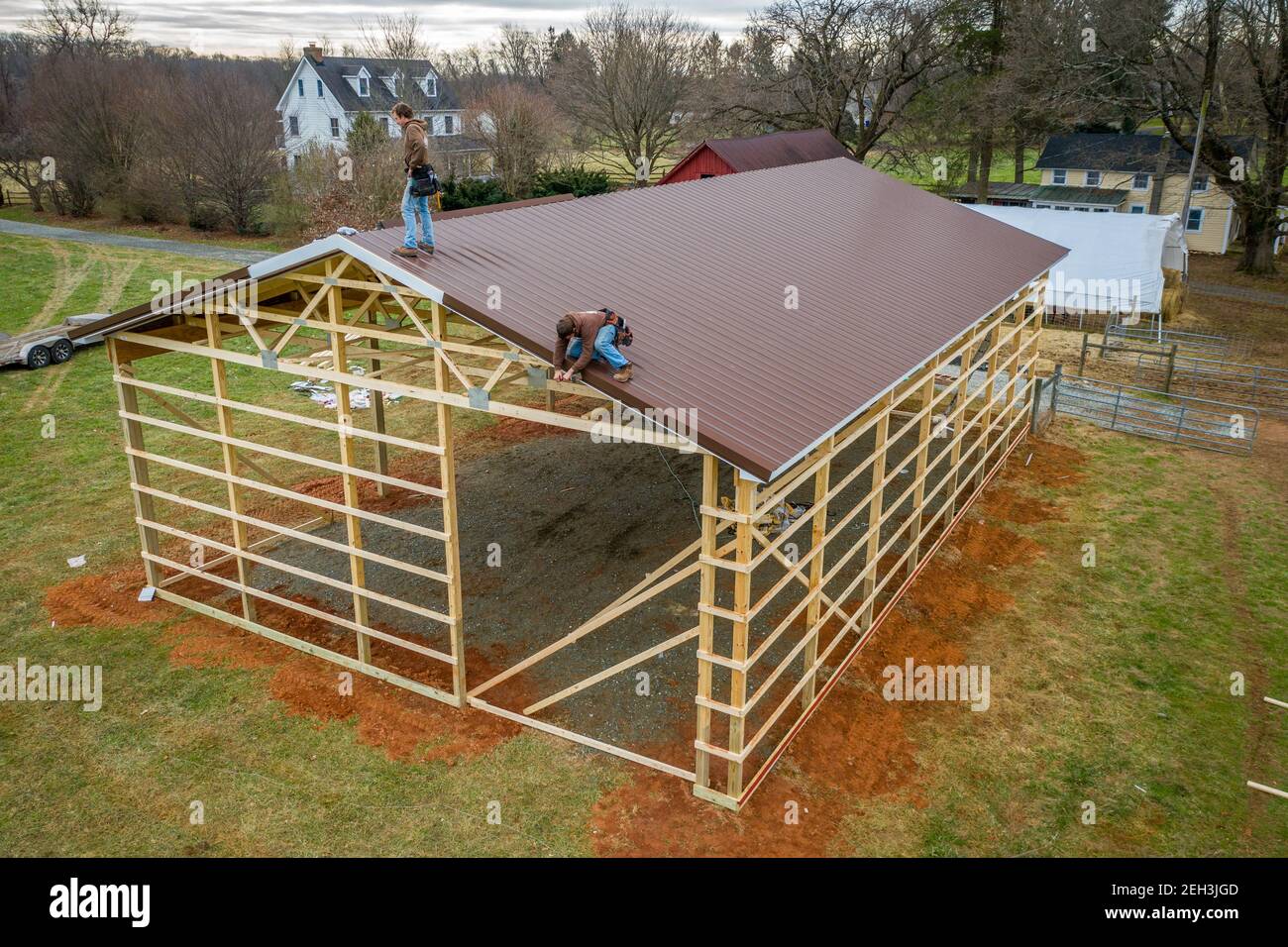 Pole Barn Bau auf dem Bauernhof in Harford County Maryland Stockfoto