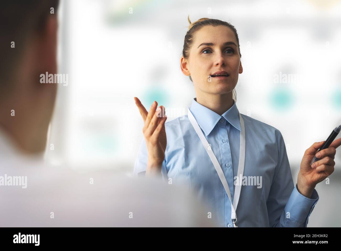 Business Leadership Seminar. Referentin bei einer Präsentation in einer Konferenz Stockfoto