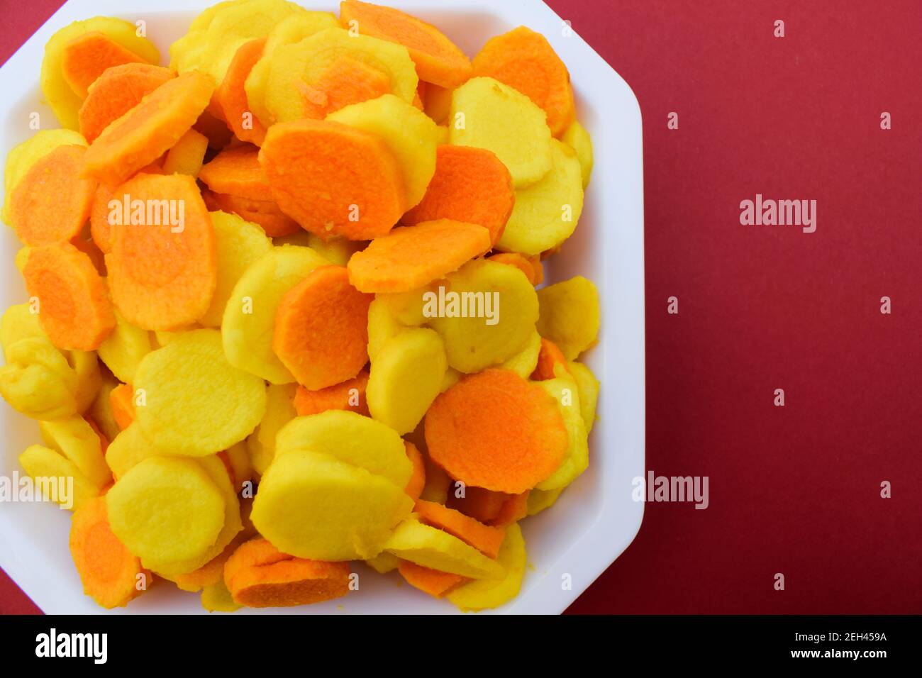 Rohe Kurkuma Gurke hergestellt in Gujarat, Indien während der Wintersaison bekannt als Haldi ka achaar in hindi Stockfoto