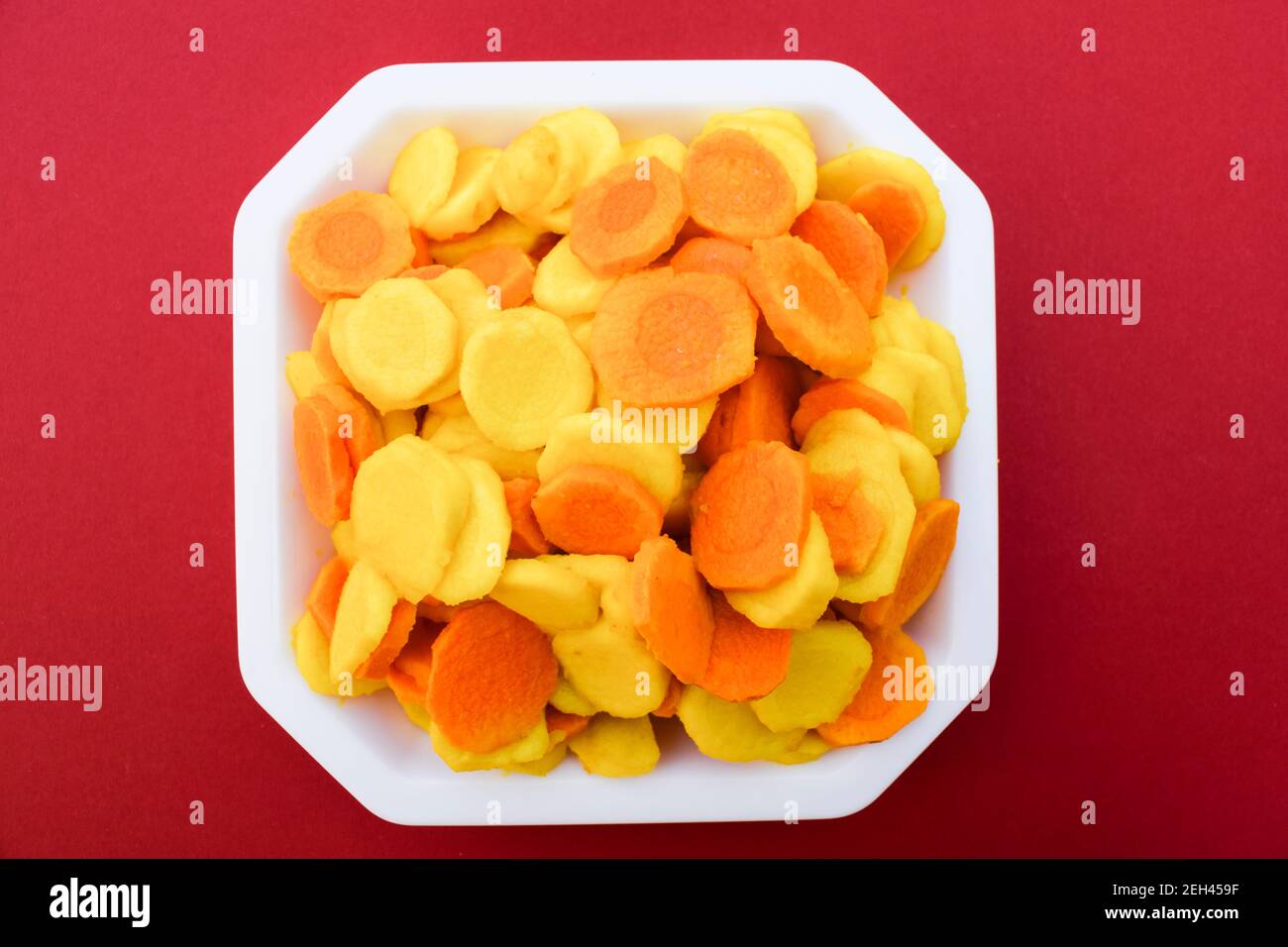Rohe Kurkuma Gurke hergestellt in Gujarat, Indien während der Wintersaison bekannt als Haldi ka achaar in hindi Stockfoto
