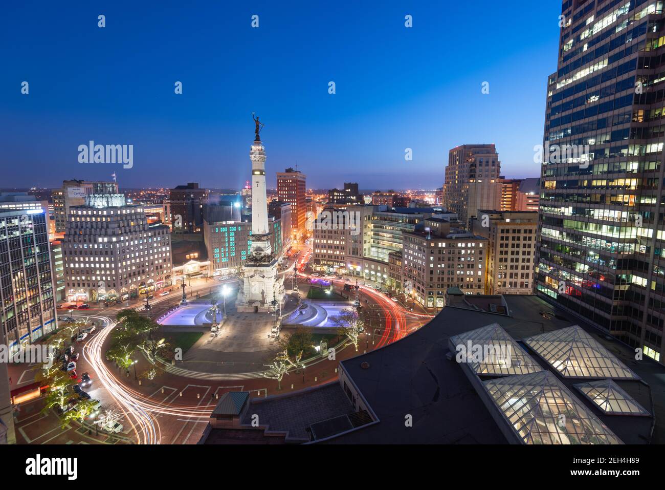 Indianapolis, Indiana, USA Skyline über Monument Circle bei Nacht. Stockfoto