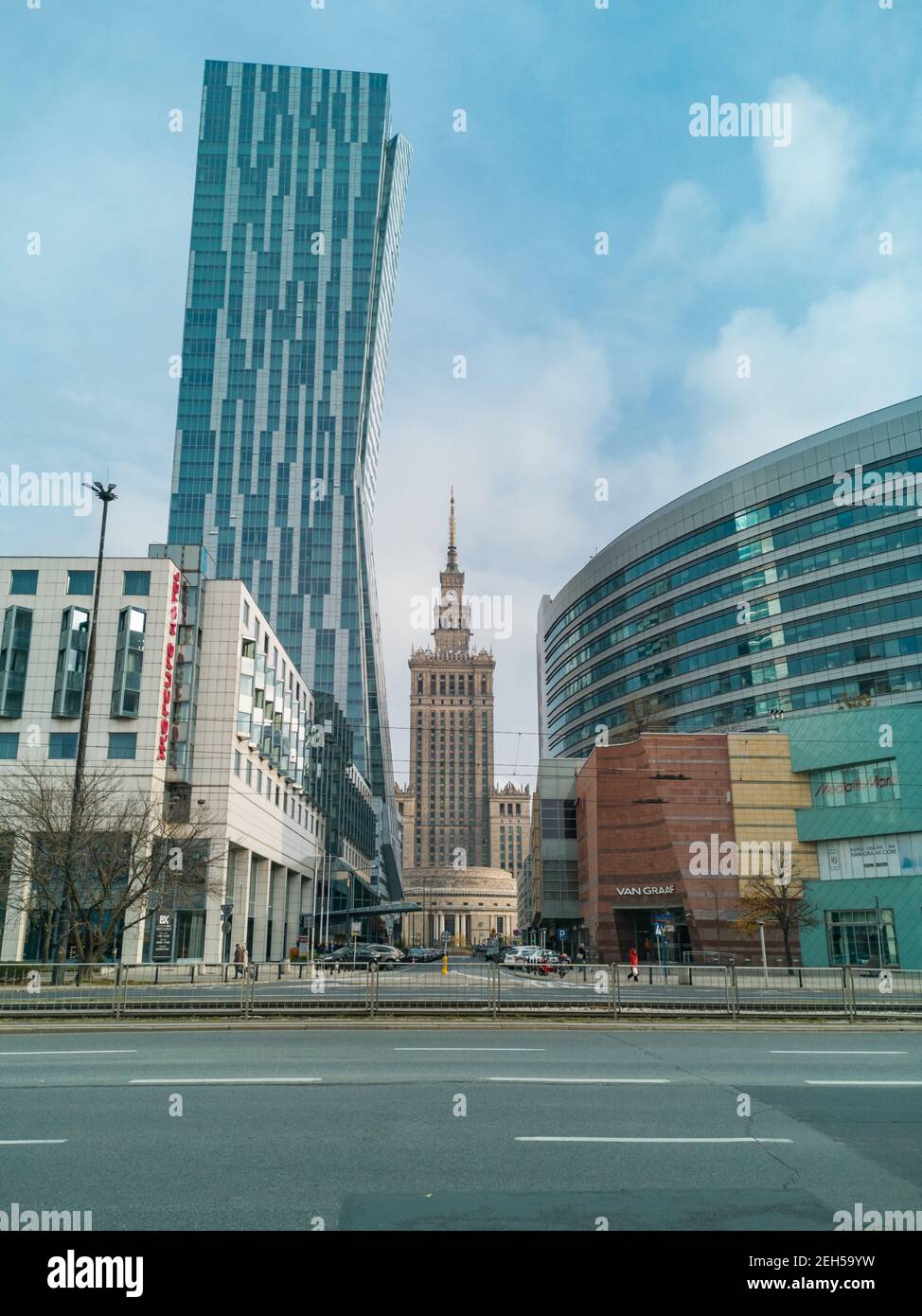 Warschau November 10 2019 Palast der Kultur und Wissenschaft Zwischen Firmengebäude Stockfoto