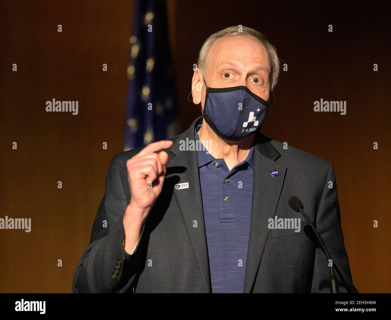 Der amtierende NASA-Administrator Steve Jurczyk, kommentiert während einer Pressekonferenz zur Aktualisierung der Mission nach der Landung im NASA Jet Propulsion Laboratory am 18. Februar 2021 in Pasadena, Kalifornien. Der Perseverance Mars Rover landete erfolgreich und begann sofort, Daten zurück zur Erde zu senden. Stockfoto