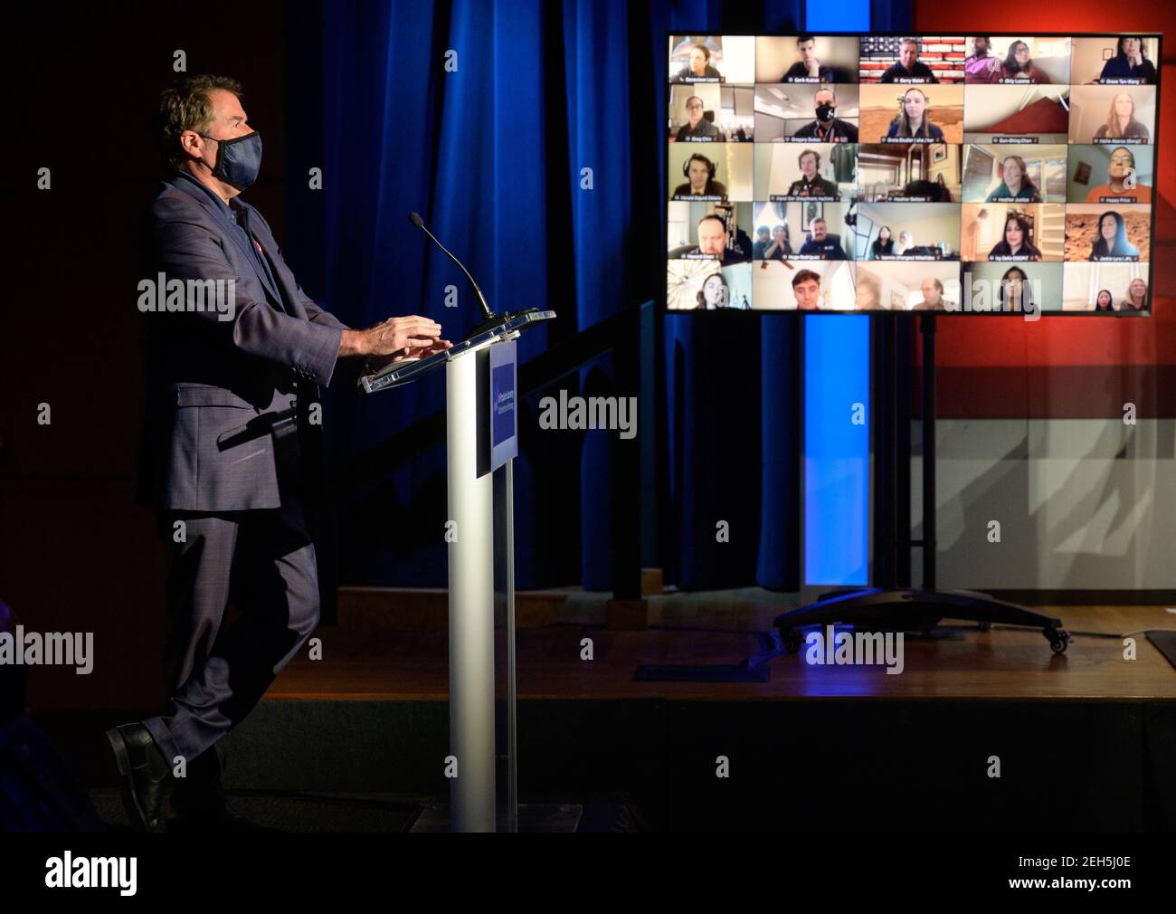 Pasadena, Vereinigte Staaten Von Amerika. Februar 2021, 18th. NASA JPL Direktor Michael Watkins, Bemerkungen während einer Mission Post-Landing Update Pressekonferenz im NASA Jet Propulsion Laboratory 18. Februar 2021 in Pasadena, Kalifornien. Der Perseverance Mars Rover landete erfolgreich und begann sofort, Daten zurück zur Erde zu senden. Quelle: Planetpix/Alamy Live News Stockfoto