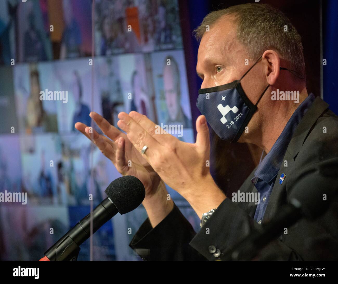 Pasadena, Vereinigte Staaten Von Amerika. Februar 2021, 18th. Thomas Zurbuchen, stellvertretender Administrator des NASA Science Mission Directorate, sagte während einer Pressekonferenz zur Aktualisierung der Mission nach der Landung im NASA Jet Propulsion Laboratory am 18. Februar 2021 in Pasadena, Kalifornien. Der Perseverance Mars Rover landete erfolgreich und begann sofort, Daten zurück zur Erde zu senden. Quelle: Planetpix/Alamy Live News Stockfoto