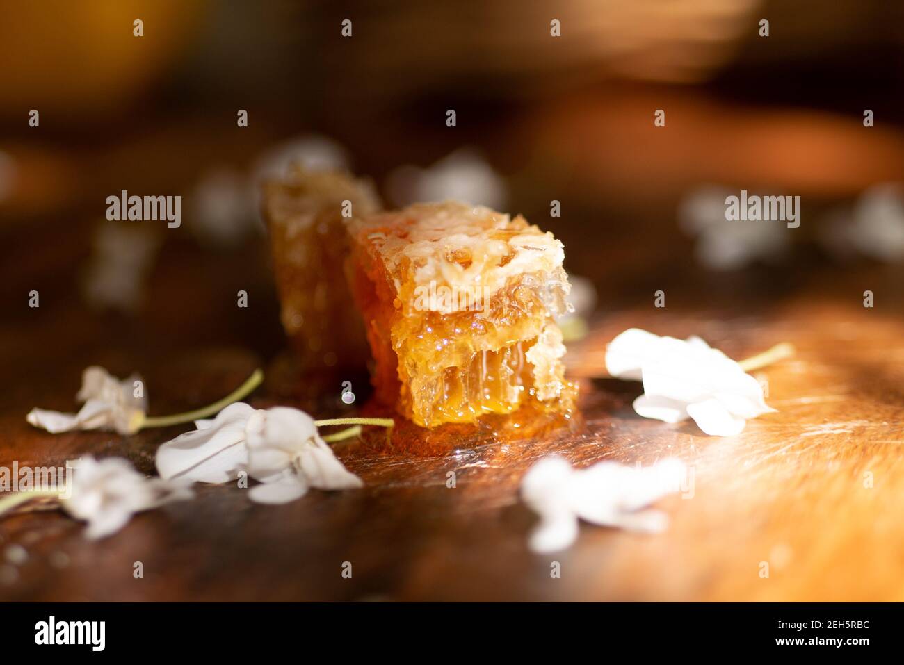 Honig Kamm golden süß natürliche Blume floral Bienen Wachs Beleuchtung Gesunde Sonne Licht Wabe Bio Stockfoto
