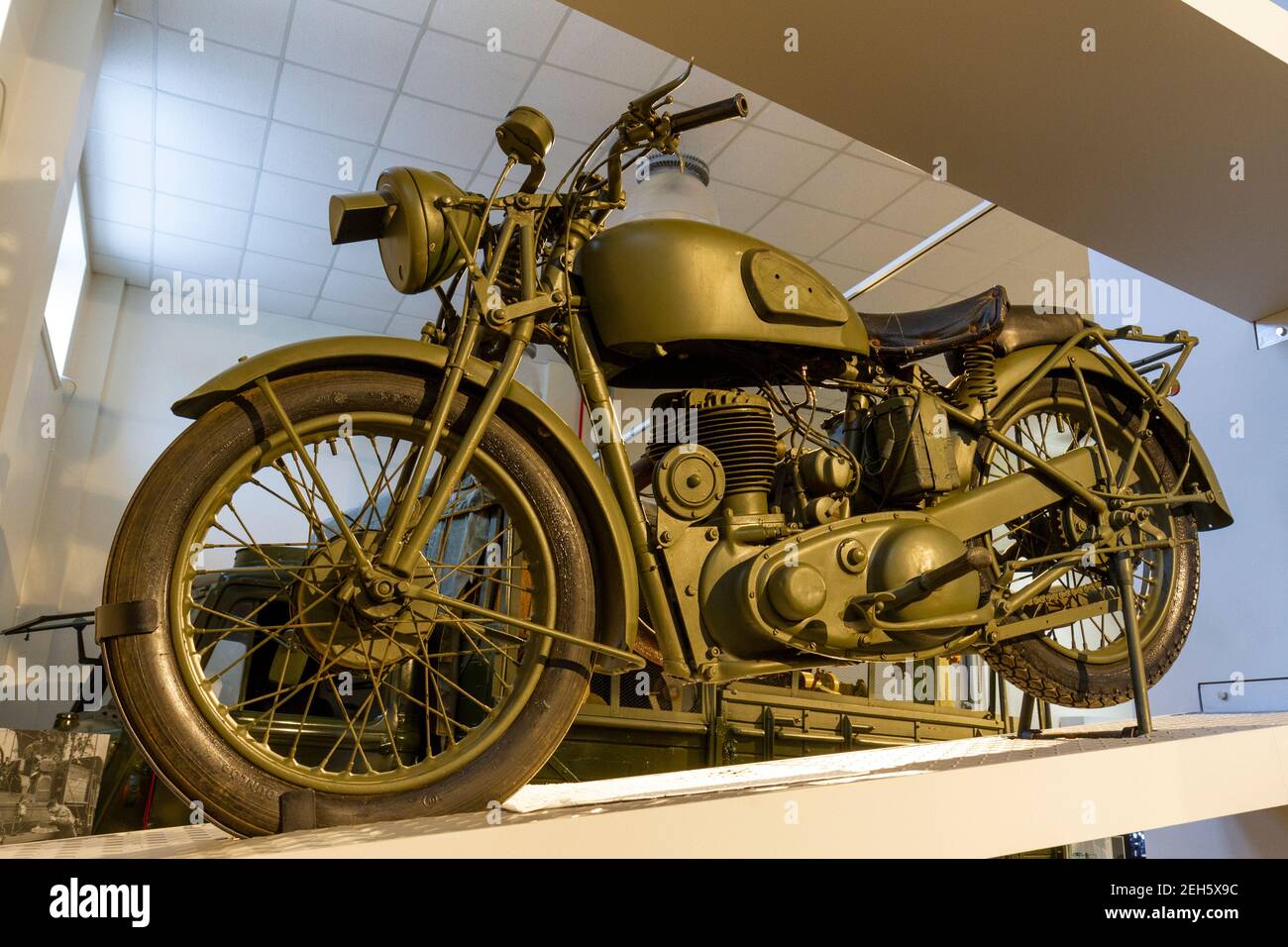 Ein Militärmotorrad der BSA M20 1940s im REME Museum (Royal Electrical and Mechanical Engineers), Lyneham, Wiltshire, Großbritannien Stockfoto