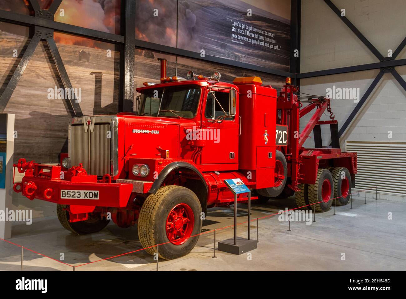 Ein Western Star-Rückgewinnungsfahrzeug, das von BATUS (British Army Training Unit Suffield) im REME Museum, Lyneham, Wiltshire, Großbritannien, verwendet wird. Stockfoto