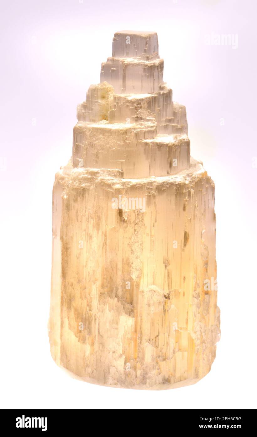 Selenit Turm - transluzente Form von Gips Stockfoto