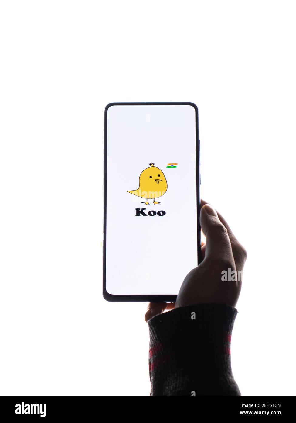 Assam, indien - Februar 19, 2021 : Koo App-Logo auf Handy-Bildschirm Stock Bild. Stockfoto