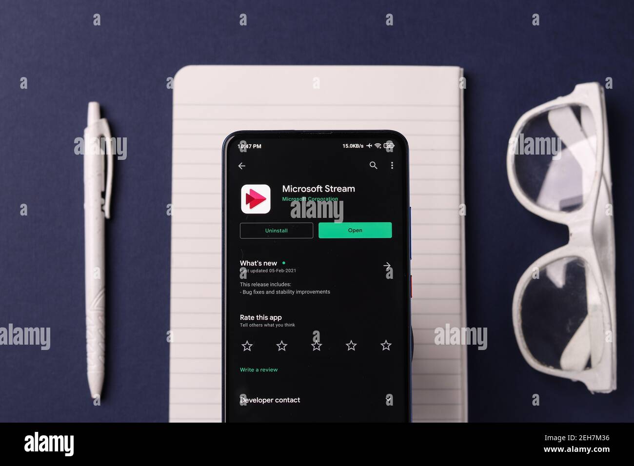 Assam, indien - Februar 19, 2021 : Microsoft Stream-Logo auf Handy-Bildschirm Stock Bild. Stockfoto