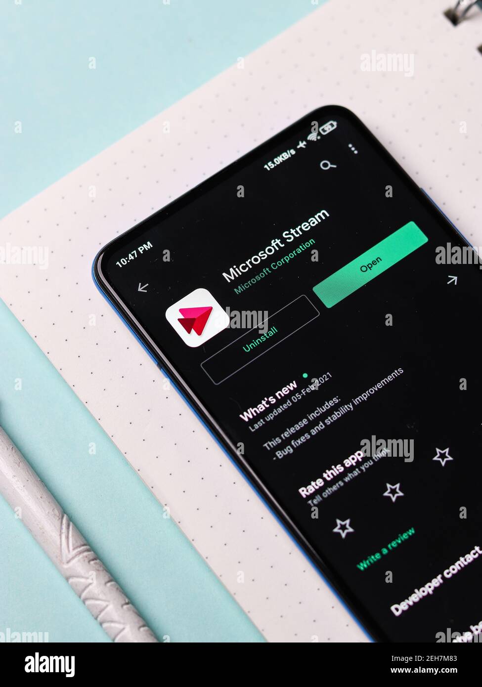 Assam, indien - Februar 19, 2021 : Microsoft Stream-Logo auf Handy-Bildschirm Stock Bild. Stockfoto