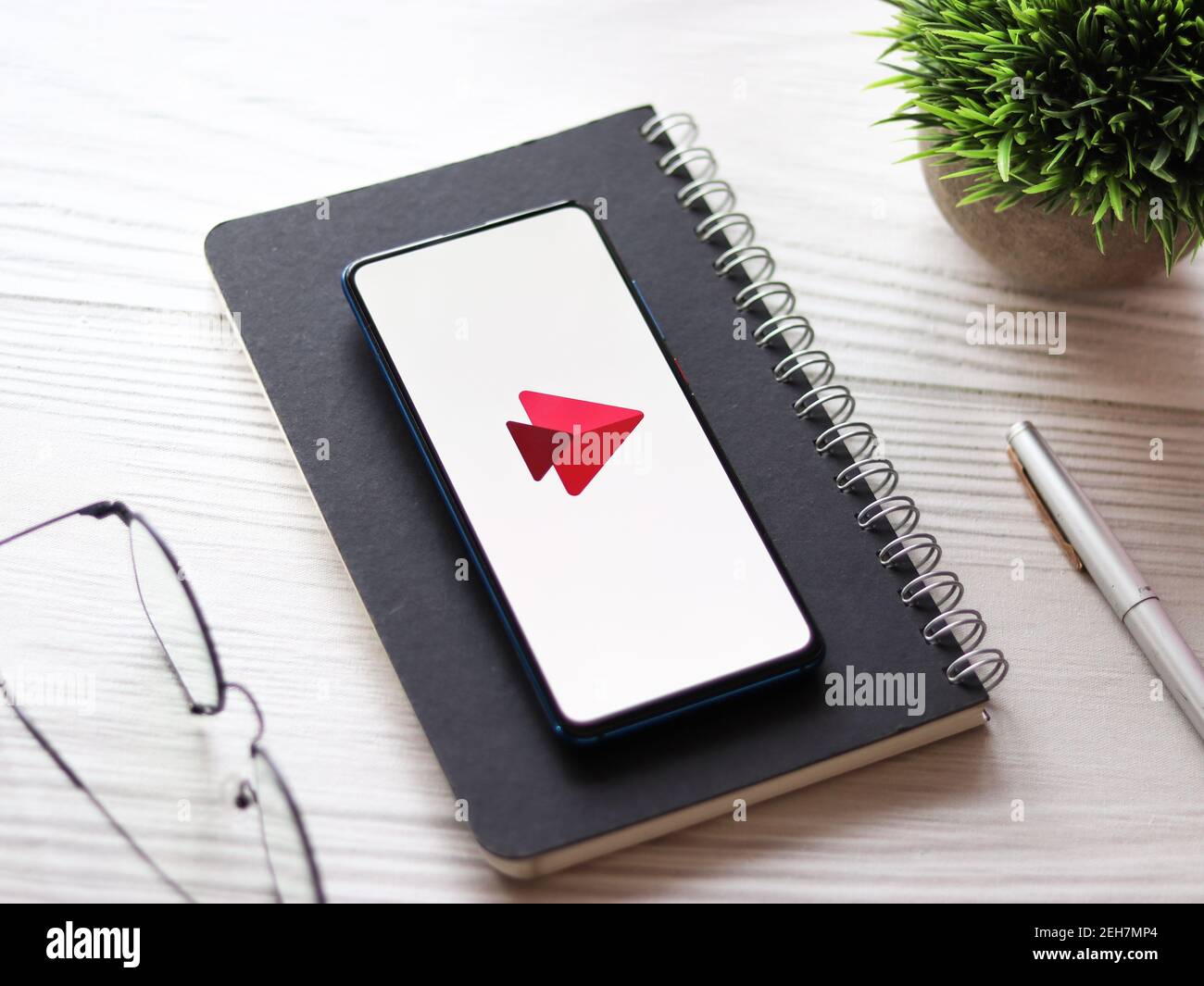 Assam, indien - Februar 19, 2021 : Microsoft Stream-Logo auf Handy-Bildschirm Stock Bild. Stockfoto