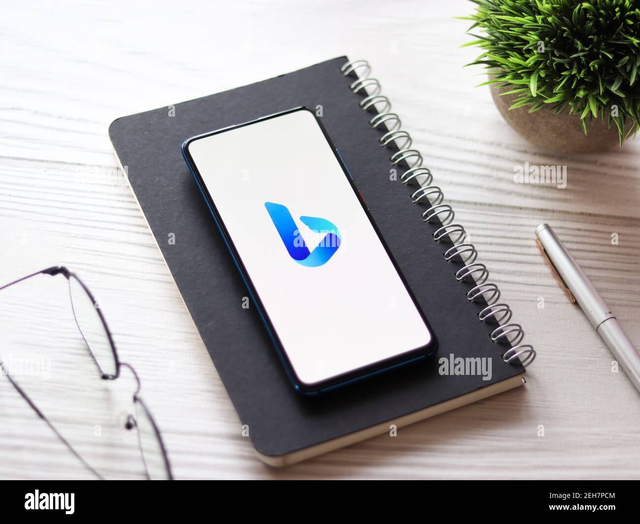 Assam, indien - Februar 19, 2021 : Microsoft Bing-Logo auf Telefon-Bildschirm Stock Bild. Stockfoto