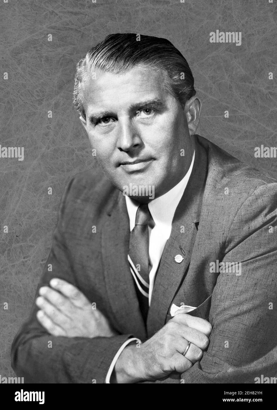 Wernher von Braun. Porträt des deutsch-amerikanischen Raumfahrtingenieurs und Raketenpioniers, Wernher Magnus Maximilian Freiherr von Braun (1912-1977), 1960 Stockfoto