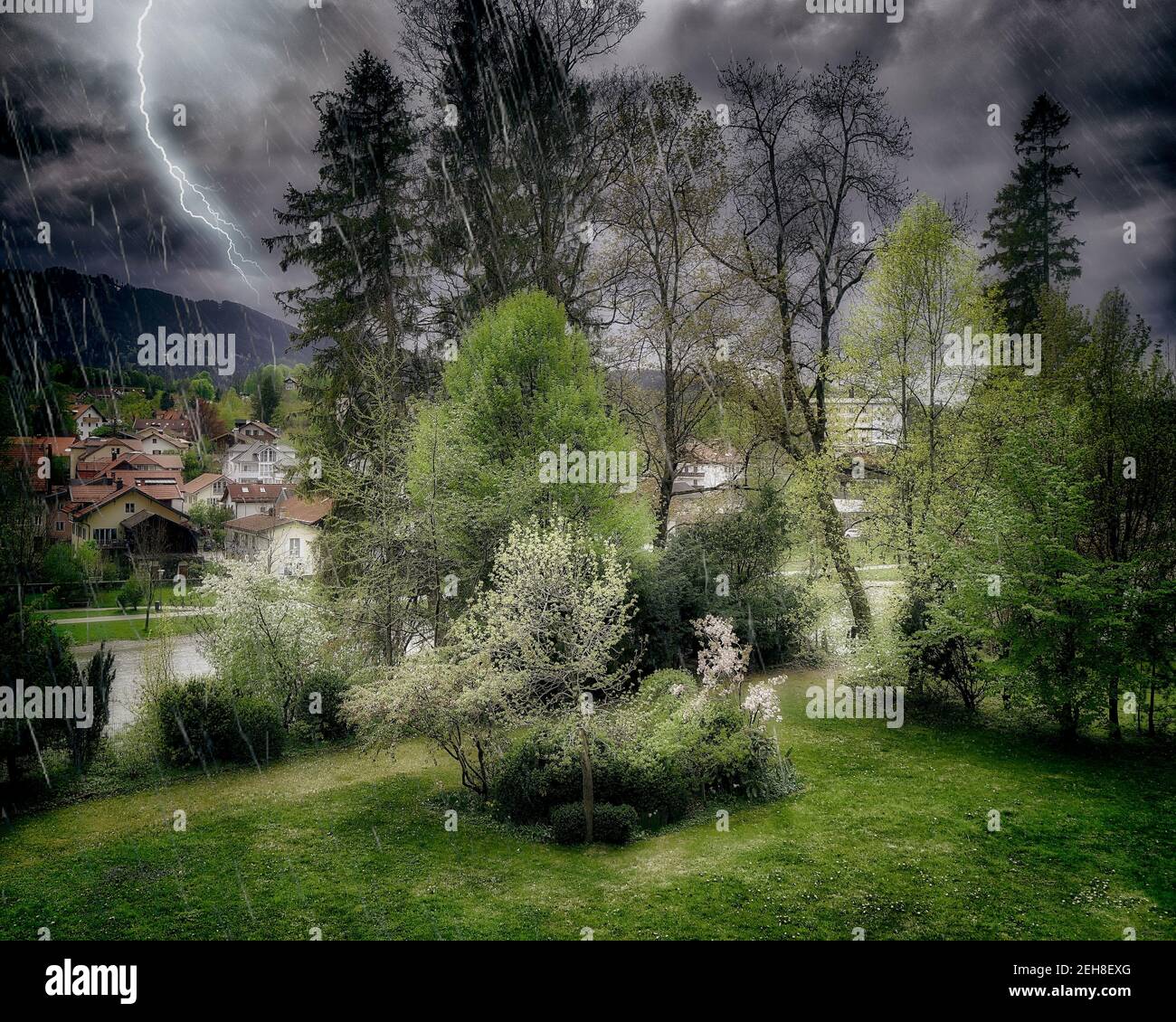 Konzept FOTOGRAFIE: April Rain (HDR-Bild, Bad Tölz, Bayern, Deutschland) Stockfoto