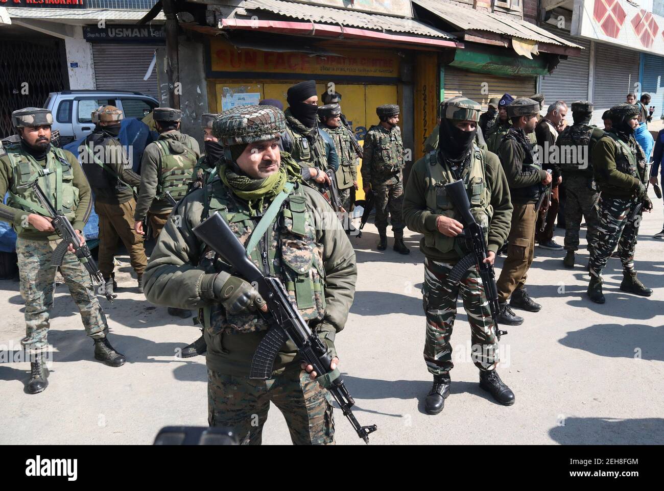 Barzulla, Srinagar. 19th. Februar 2021. Militante griffen Polizisten in Barzulla an. Kredit: Majority World CIC/Alamy Live Nachrichten Stockfoto