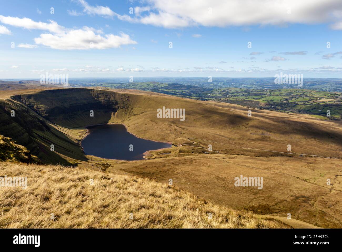 Ein Blick auf Llyn Y Fan Fach von Picws Du, Brecon Beacons National Park Stockfoto