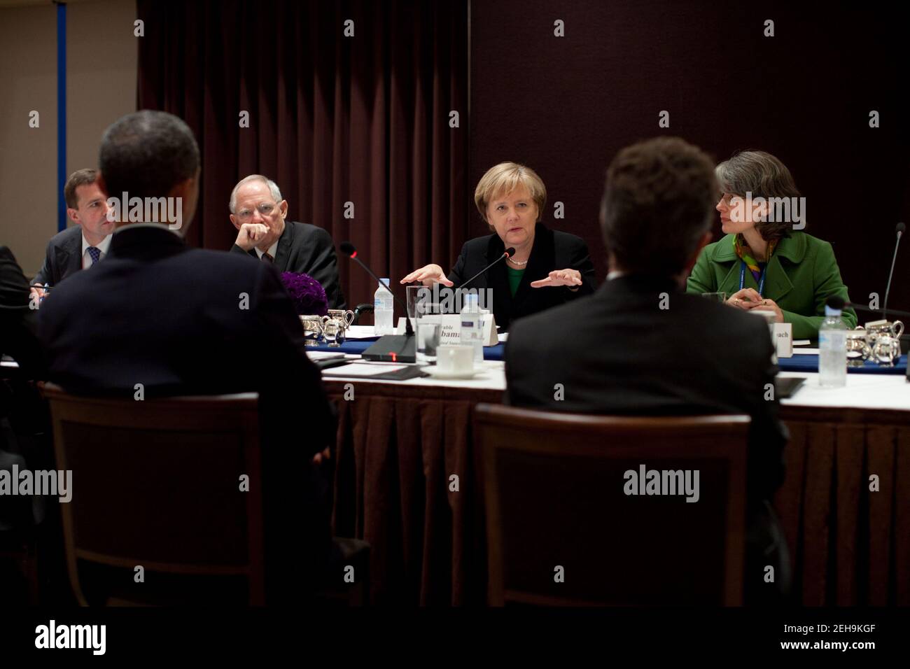 Präsident Barack Obama trifft sich am 11. November 2010 im Grand Hyatt Hotel in Seoul, Südkorea, mit Bundeskanzlerin Angela Merkel. Stockfoto