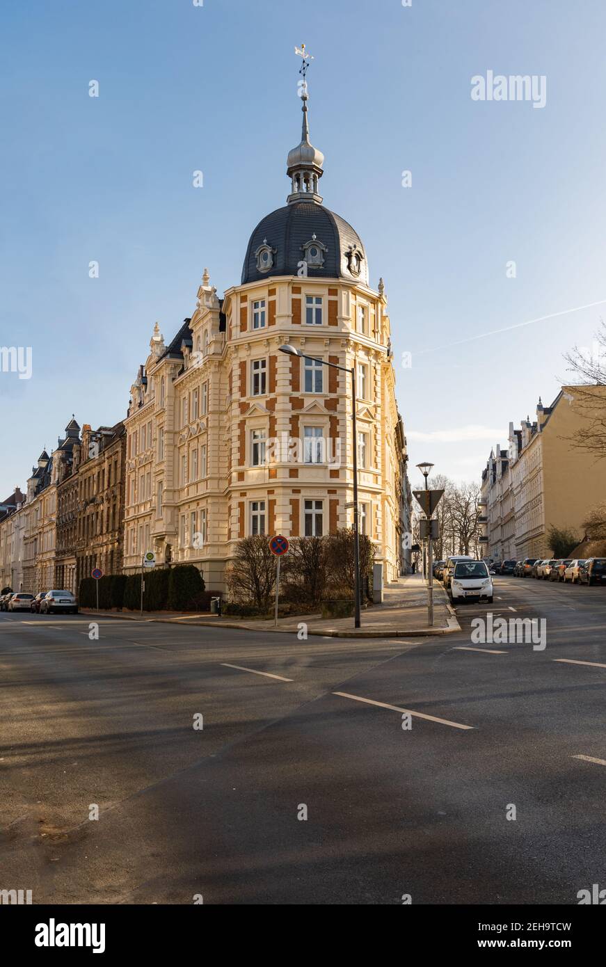 Zgorzelec Gorlitz Januar 27 2020 Hochrundes Mietshaus bei Straßenecke Stockfoto