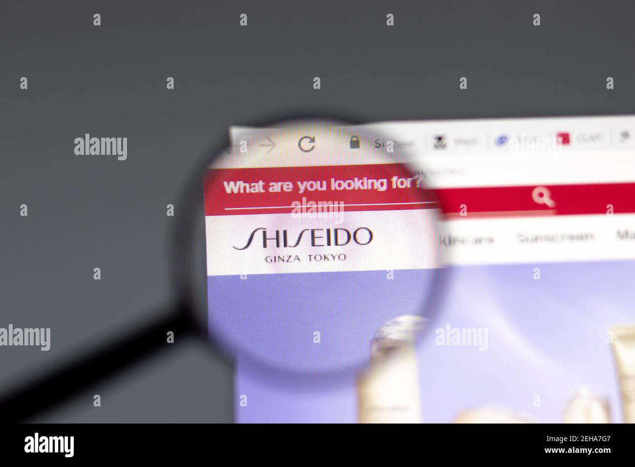 New York, USA - 15. Februar 2021: Shiseido-Website im Browser mit Firmenlogo, illustrative Editorial Stockfoto