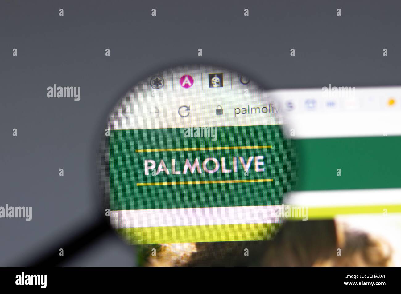 New York, USA - 15. Februar 2021: Palmolive Website im Browser mit Firmenlogo, illustrative Editorial Stockfoto