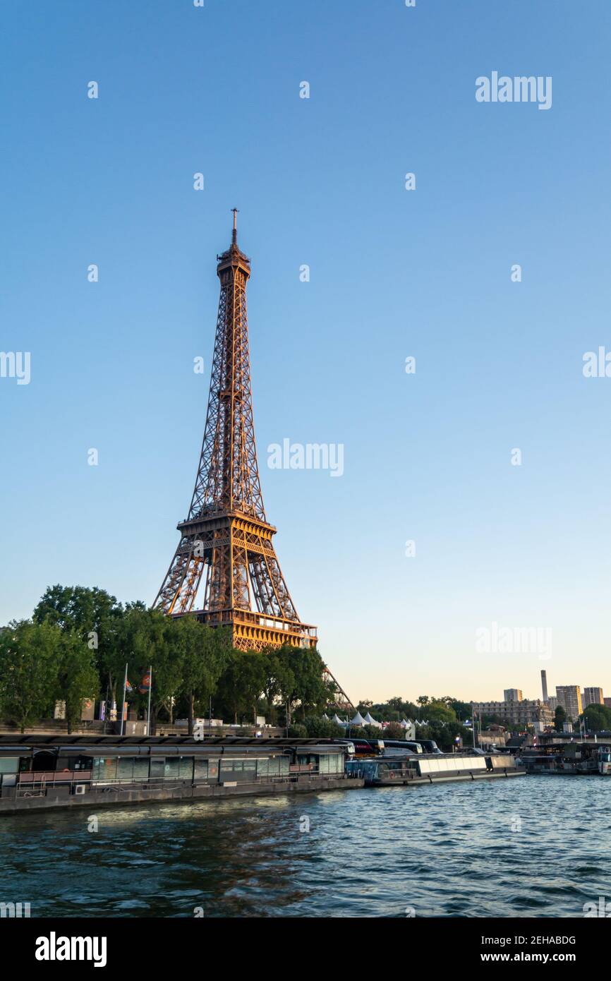 Paris, Frankreich - 29. August 2019 : der Eiffelturm in Paris, Frankreich, eines der berühmtesten Wahrzeichen von Paris, Frankreich und Europa. Stockfoto