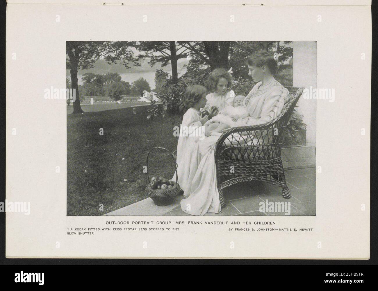 Außenportrait Gruppe-Mrs. Frank Vanderlip und ihre Kinder - von Frances B. Johnston ; Mattie E. Hewitt. Stockfoto