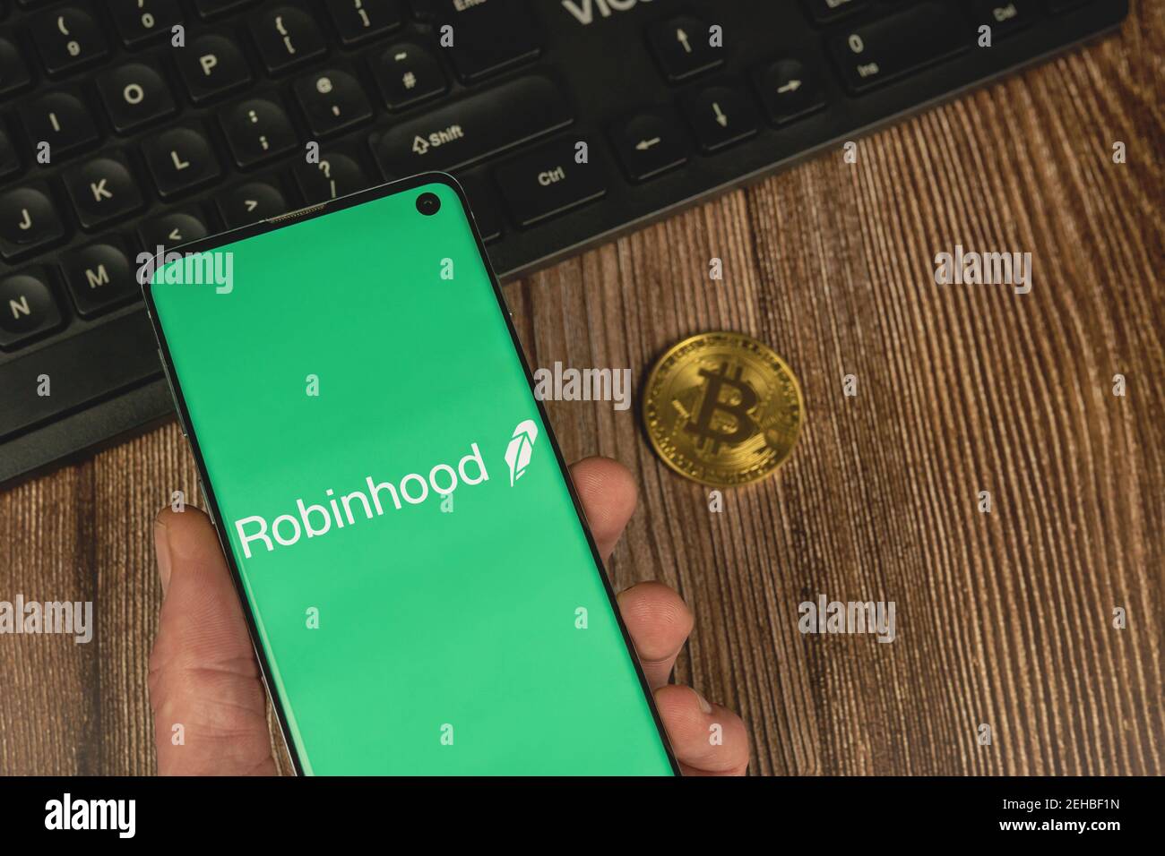 Robinhood App Logo mit Bitcoin und Tastatur Stockfoto