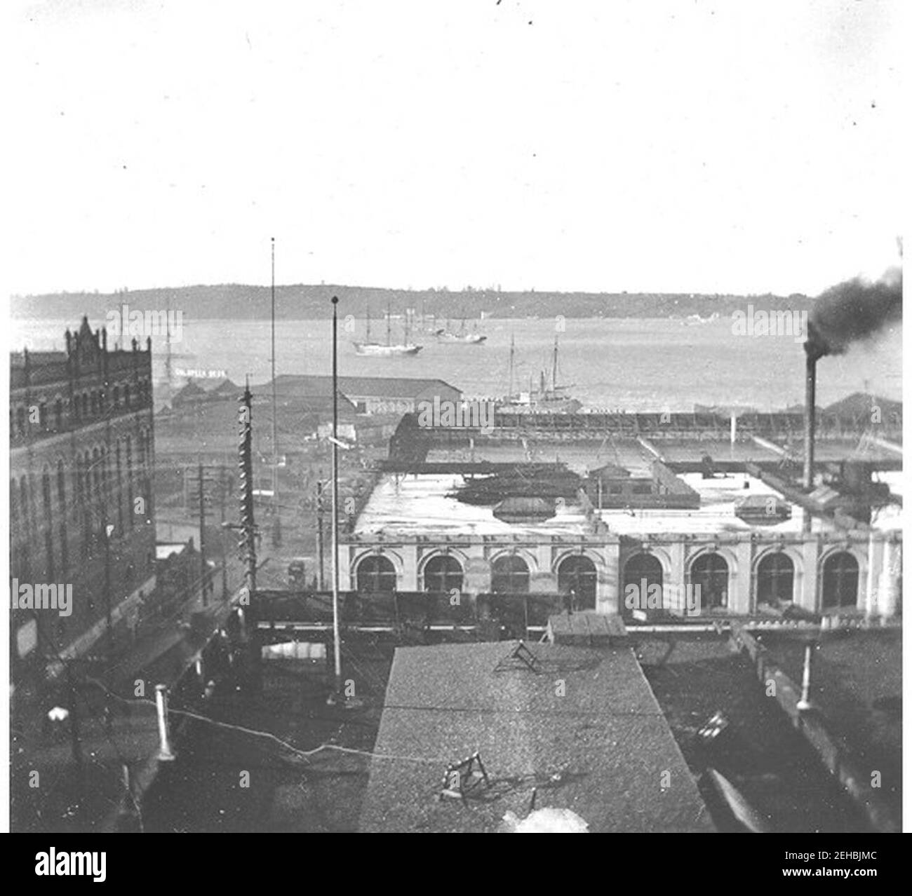 Blick auf Downtown Seattle und Elliott Bay, Washington, März 1898 (KIEHL 182). Stockfoto