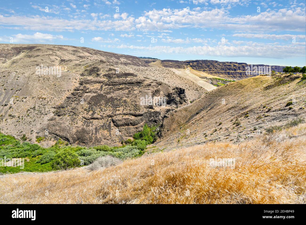 Trockener Canyon und Flussbett in den Ebenen des Wenatchee Valley im Inland Northwest of Washington State, USA Stockfoto