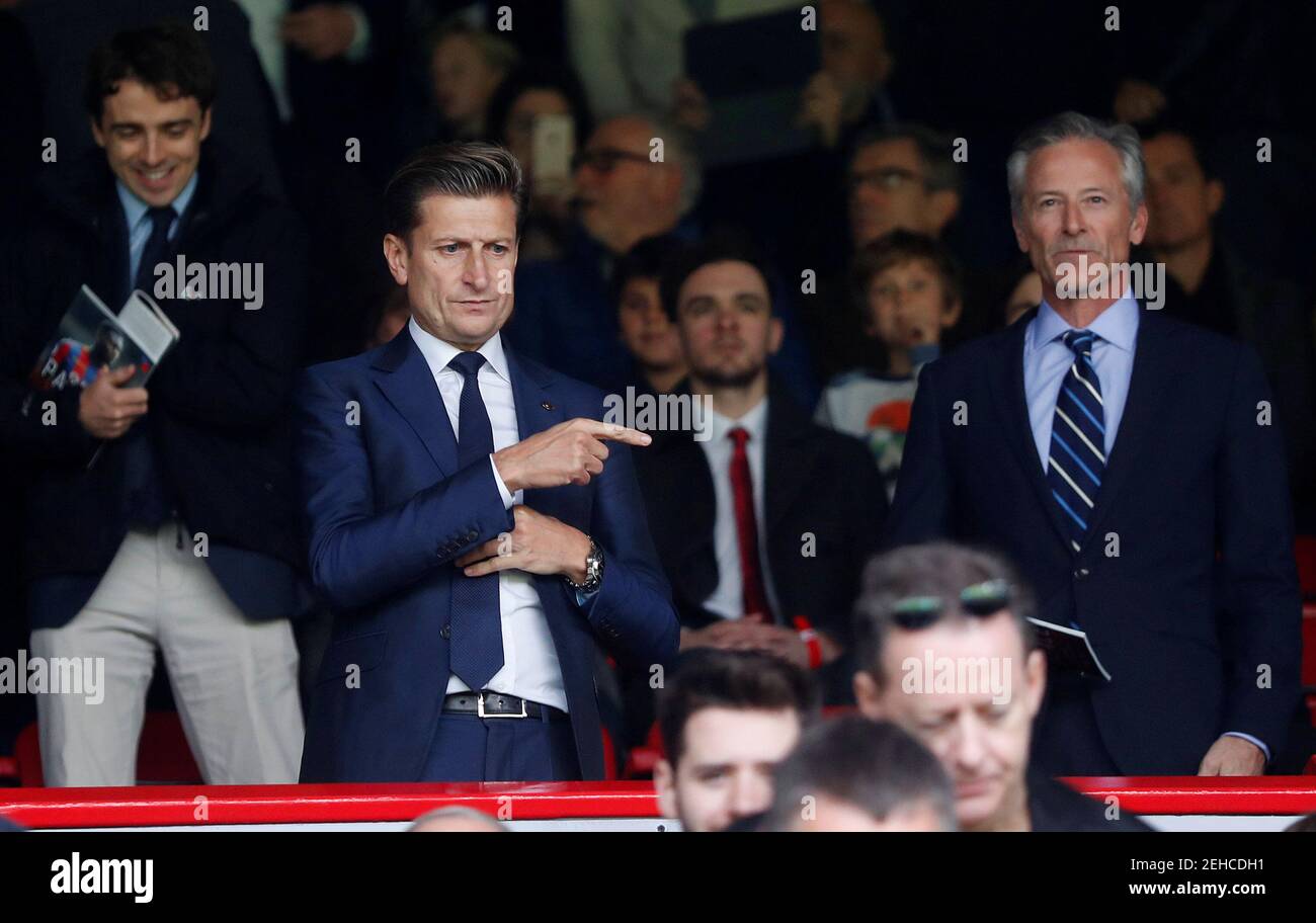 Fußball - Premier League - Crystal Palace vs West Ham United - Selhurst Park, London, Großbritannien - 28. Oktober 2017 Crystal Palace Chairman Steve Parish an den Ständen REUTERS/Eddie Keogh REDAKTIONELLE VERWENDUNG. Keine Verwendung mit nicht autorisierten Audio-, Video-, Daten-, Fixture-Listen, Club/League-Logos oder „Live“-Diensten. Online-in-Match-Nutzung auf 75 Bilder beschränkt, keine Videoemulation. Keine Verwendung bei Wetten, Spielen oder Veröffentlichungen für einzelne Vereine/Vereine/Vereine/Spieler. Weitere Informationen erhalten Sie von Ihrem Kundenbetreuer.? Stockfoto