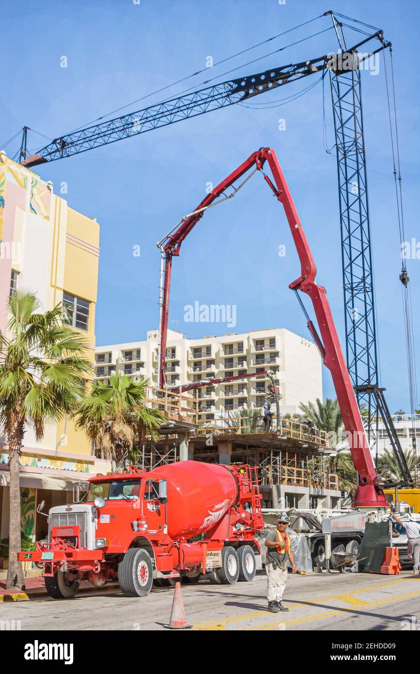Miami Beach, Florida, South Beach, Ocean Drive, Zement-Mischwagen LKW unter Neubau Baustelle, Stockfoto