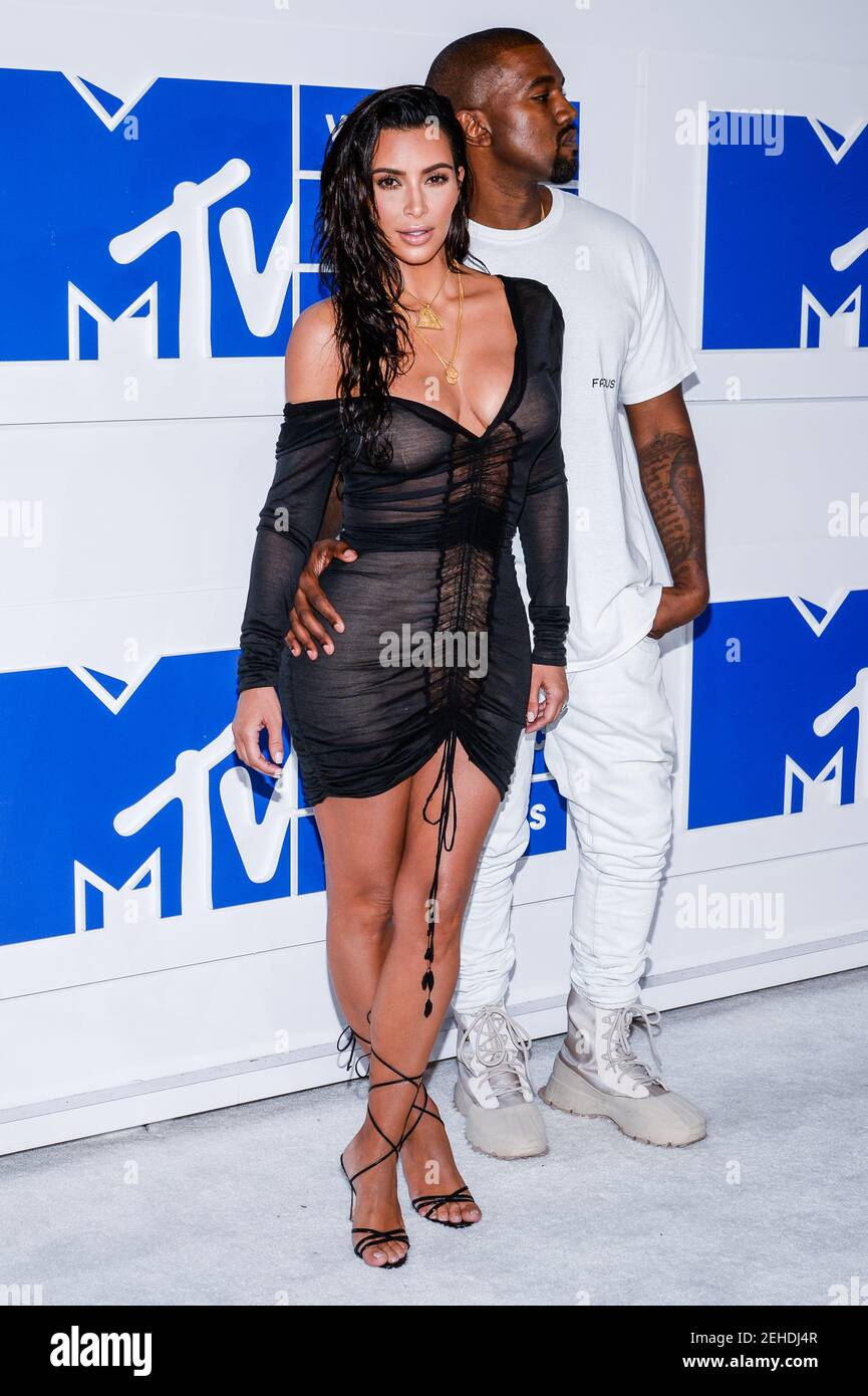 New York, USA. August 2016, 28th. Kim Kardashian West und Kanye West kommen  bei den MTV Video Music Awards 2016 an, die am 28. August 2016 im Madison  Square Garden in New