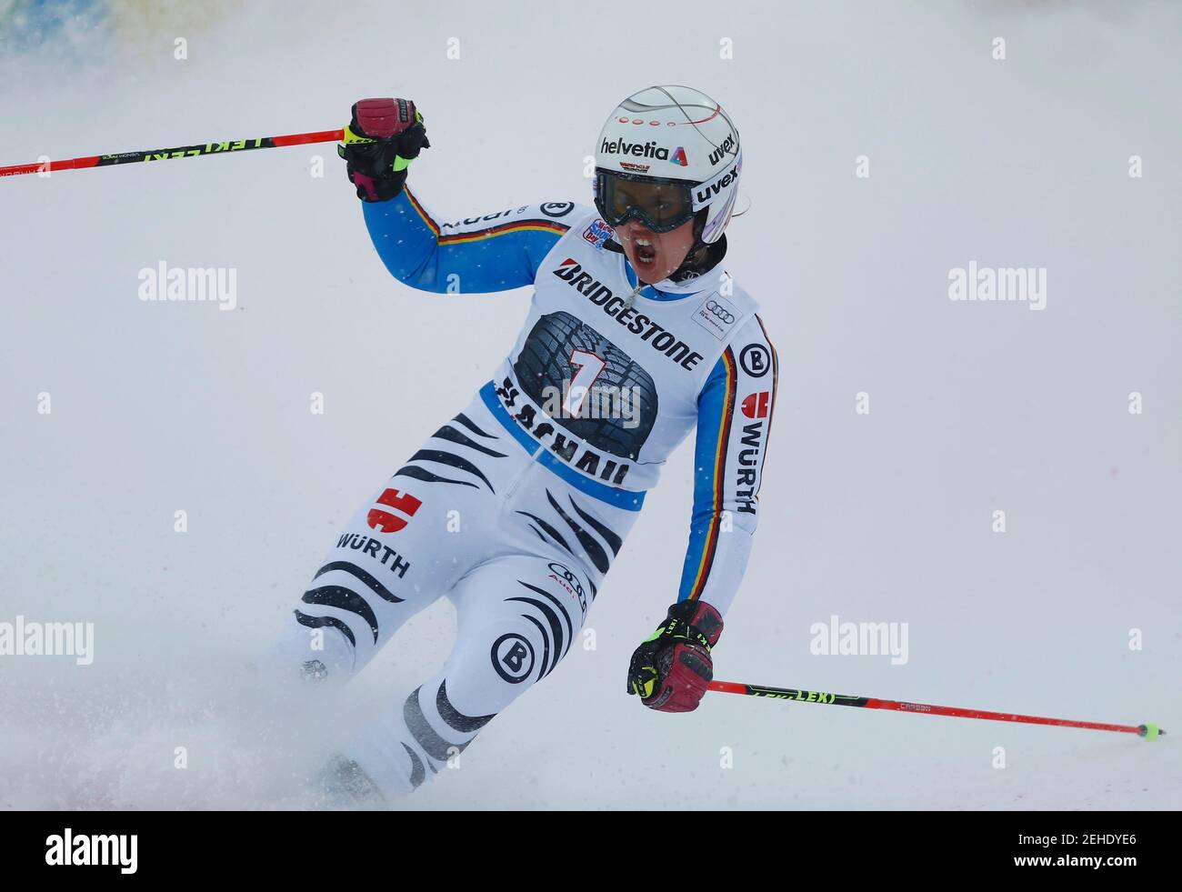 Viktoria Rebensburger feiert den Sieg im Ski-Weltcup-Riesenslalom der Frauen in Flachau, Österreich 17. Januar 2016. REUTERS/Dominic Ebenbichler TPX BILDER DES TAGES Bild bereitgestellt von Action Images Stockfoto