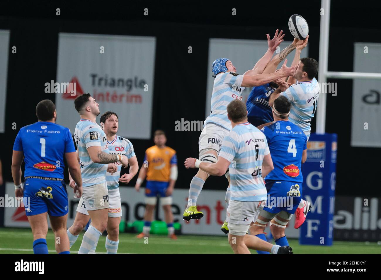 Nanterre, Hauts de seine, Frankreich. Februar 2021, 19th. Racing 92 Flügel Emiliano BOFFELL in Aktion während der Französisch Rugby Championship Top 14 zwischen Racing 92 und Castres Olympique in Paris La Defense Arena Stadion in Nanterre - Frankreich.Dritte Welle der COVID-19 in Frankreich : Die französische Regierung hat eine Ausgangssperre um 6 Uhr beschlossen, sowie alle Sportveranstaltungen werden bis auf weiteres ohne Zuschauer gespielt.Racing 92 gewann 23:20 Credit: Pierre Stevenin/ZUMA Wire/Alamy Live News Stockfoto