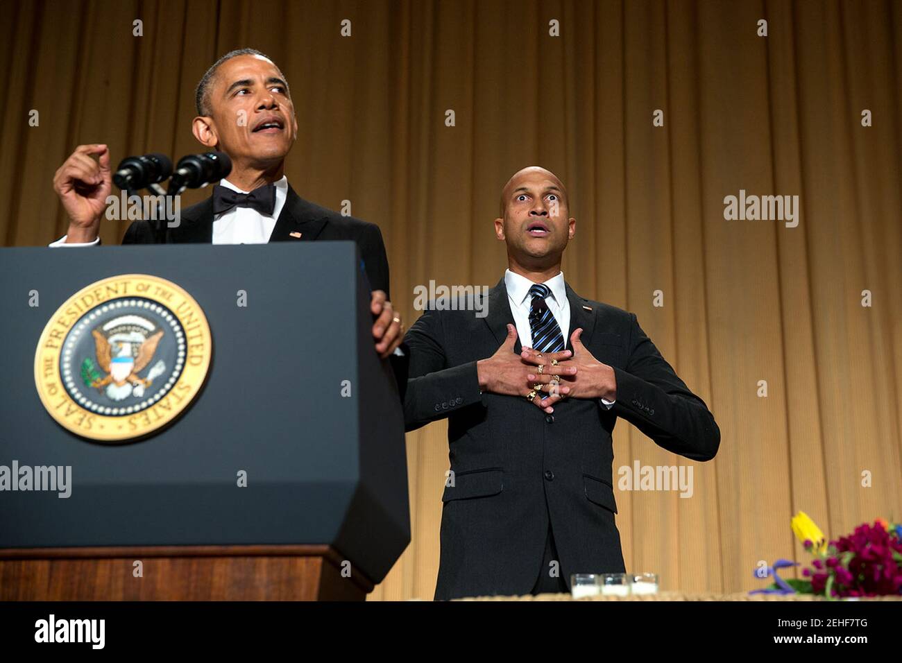 Präsident Barack Obama Delvers kommentiert mit Hilfe des komödianischen Schauspielers Keegan-Michael Key während des White House Correspondenten' Association Dinner in Washington, D.C., 25. April 2015. Stockfoto