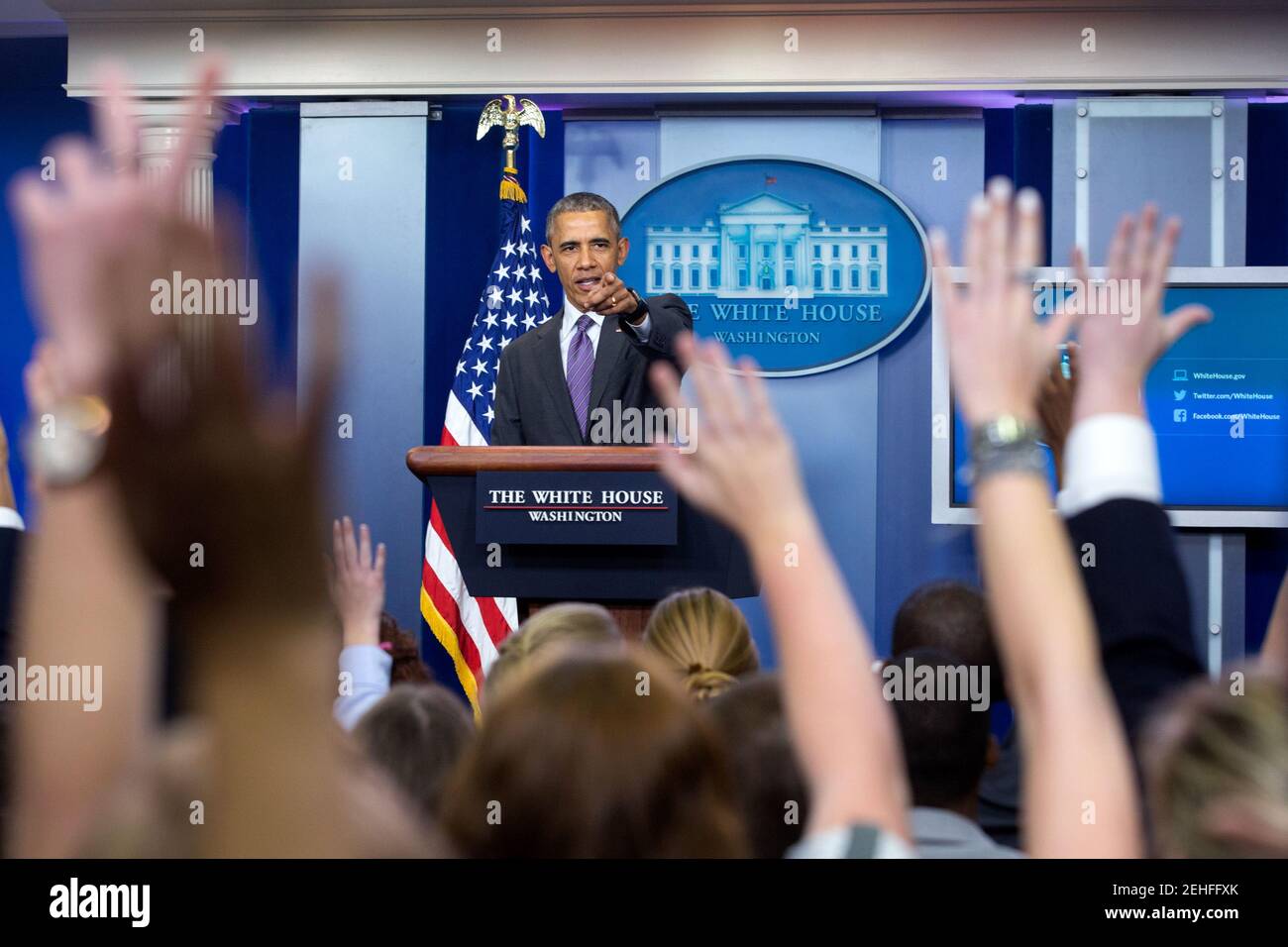 Präsident Barack Obama nimmt Fragen von Studenten Reportern Reporter tagsüber College in James S. Brady Press Briefing Room des weißen Hauses, 28. April 2016. Stockfoto