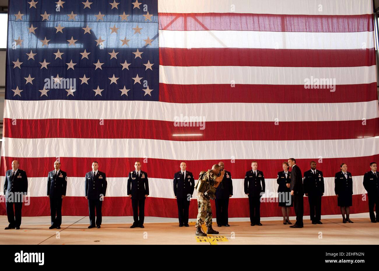 Präsident Barack Obama posiert für Fotos während seiner Ankunft auf dem Flugplatz Ramstein in Deutschland, 5. Juni 2009. Stockfoto