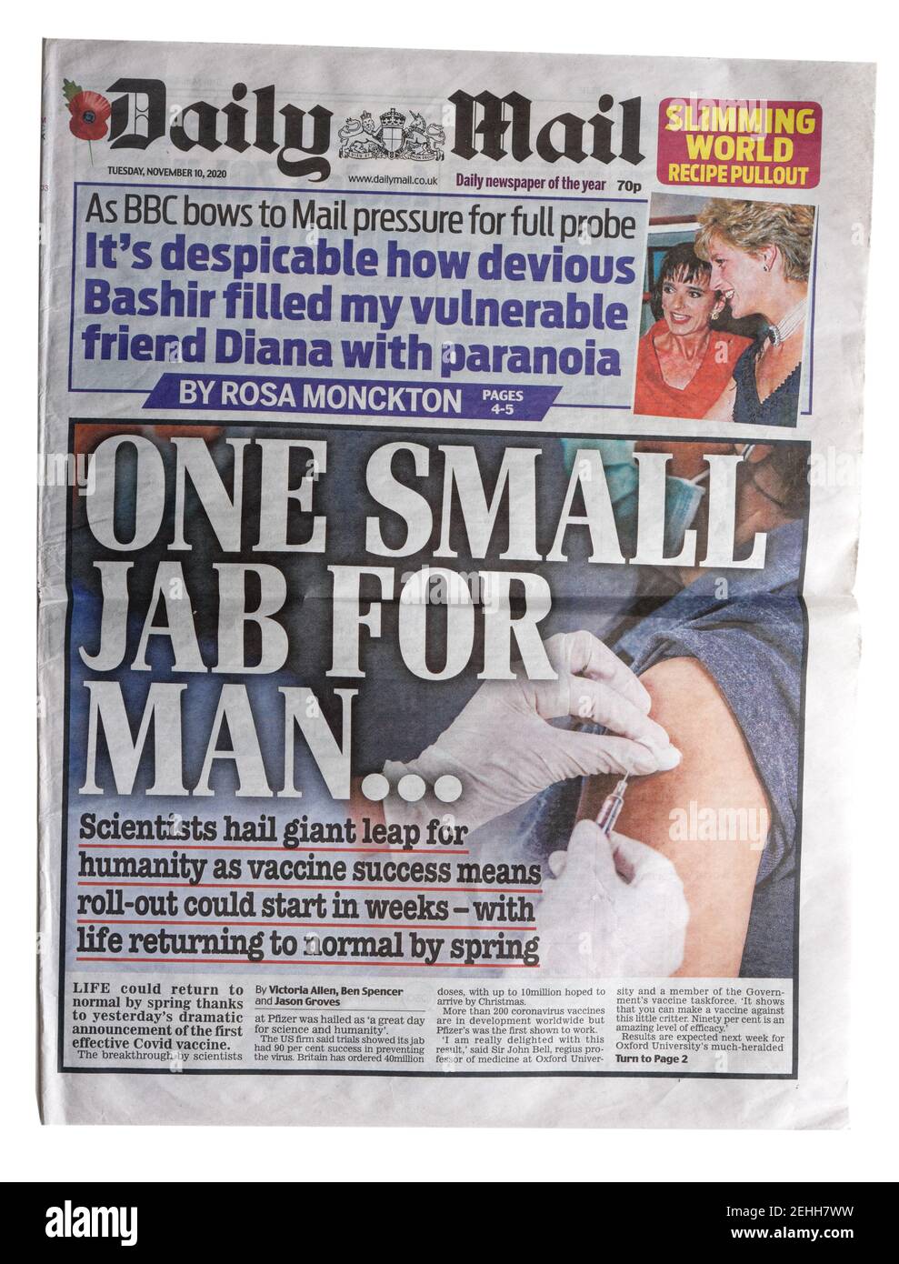 Die Titelseite der Tageszeitung Daily Mail mit der Headline ein kleiner Jab für man über das erste UK Covid-Impfung Stockfoto