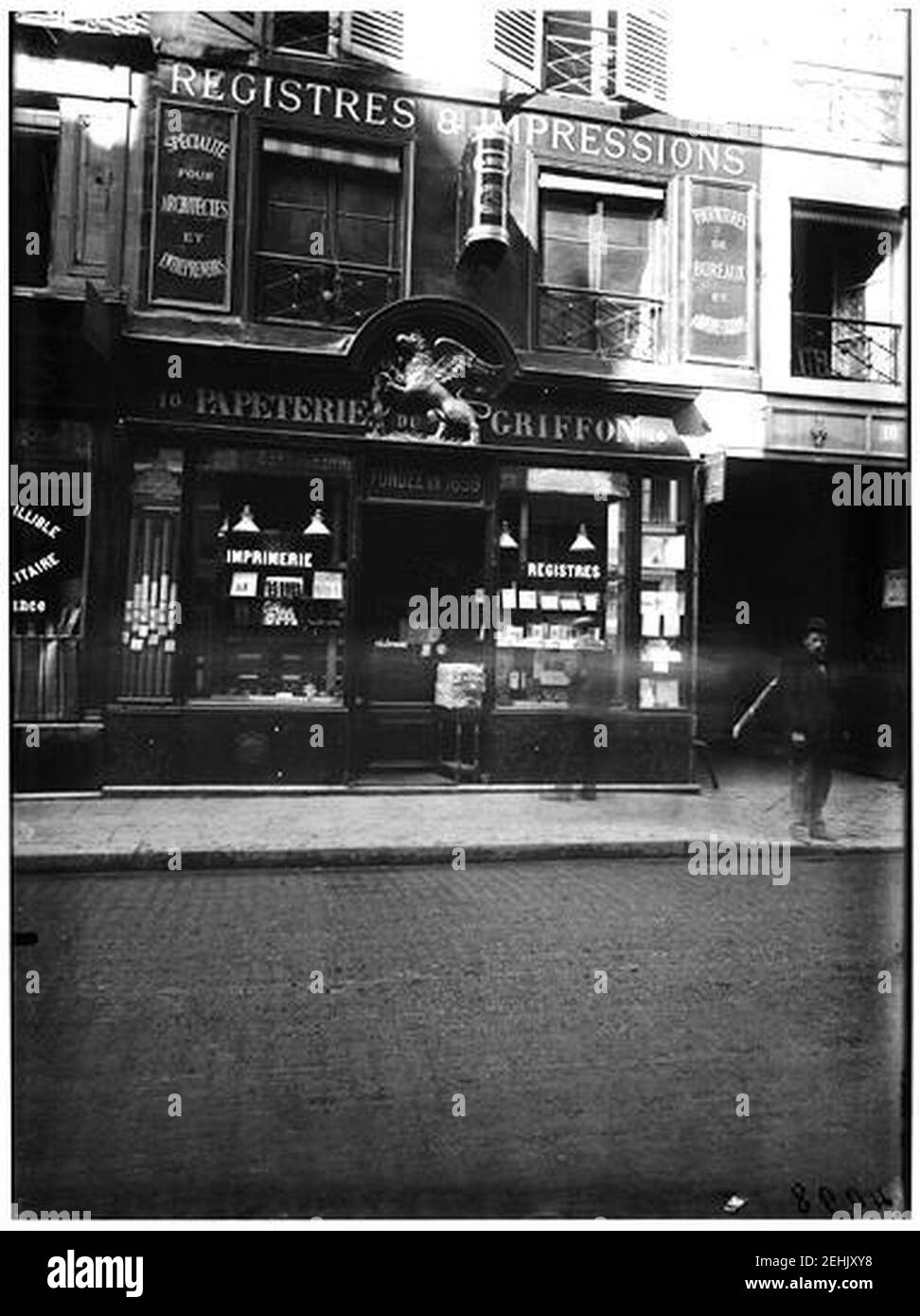 Papeterie ''Au Griffon d'Or'' - façade sur rue, vue de la devanture - Paris 06 - Médiathèque de l'architecture et du patrimoine Stockfoto