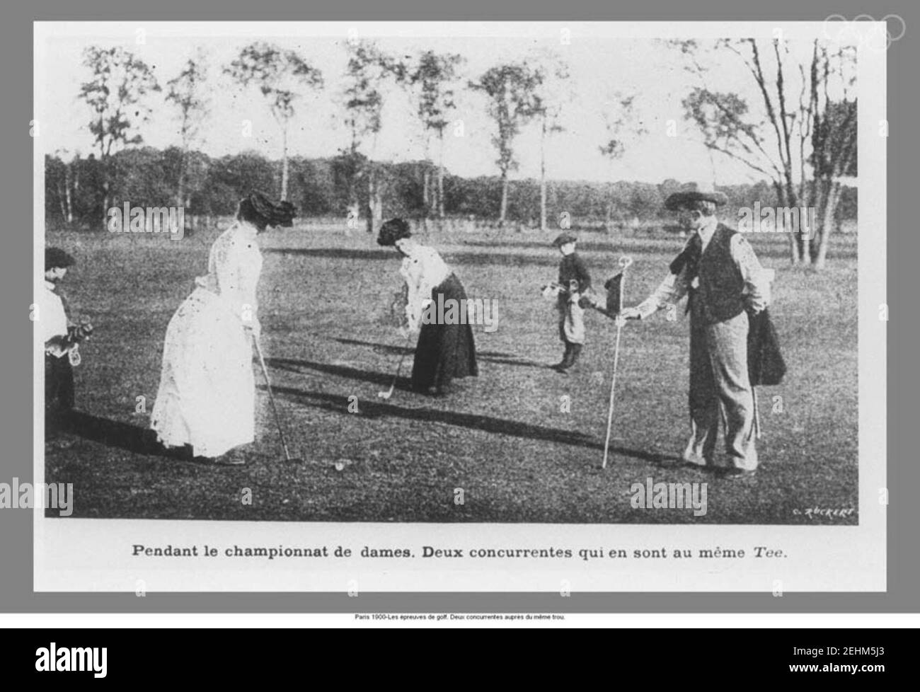 Paris 1900 - Golf - zwei Konkurrenten neben dem gleichen Loch. Stockfoto