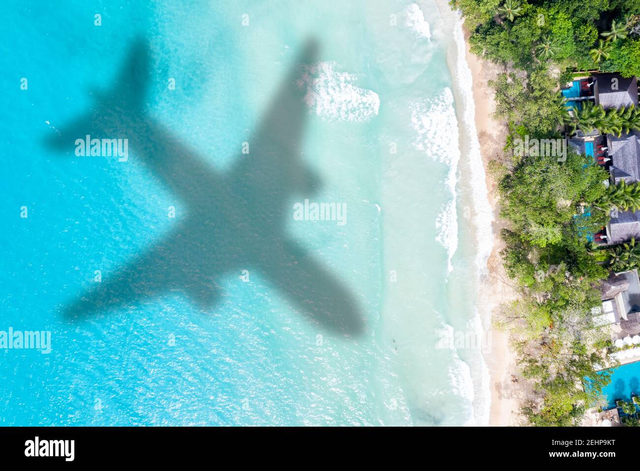 Reisen Reisen Urlaub Meer symbolische Bild Flugzeug fliegen Copyspace Kopie Raum Seychellen Strand Wasser Bild Stockfoto
