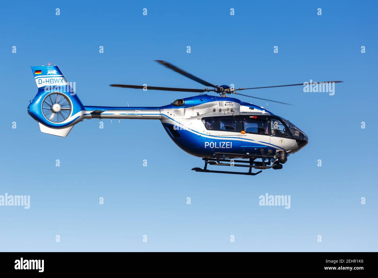 Stuttgart, 15. Januar 2021: Polizeihubschrauber Airbus Helicopters H145 am Flughafen Stuttgart (STR) in Deutschland. Stockfoto