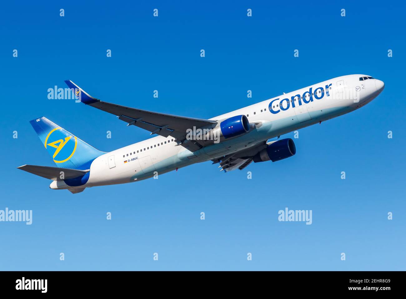 Frankfurt, Deutschland - 13. Februar 2021: Condor Boeing 767-300ER Flugzeug am Frankfurter Flughafen (FRA) in Deutschland. Boeing ist ein amerikanischer Flugzeughersteller Stockfoto