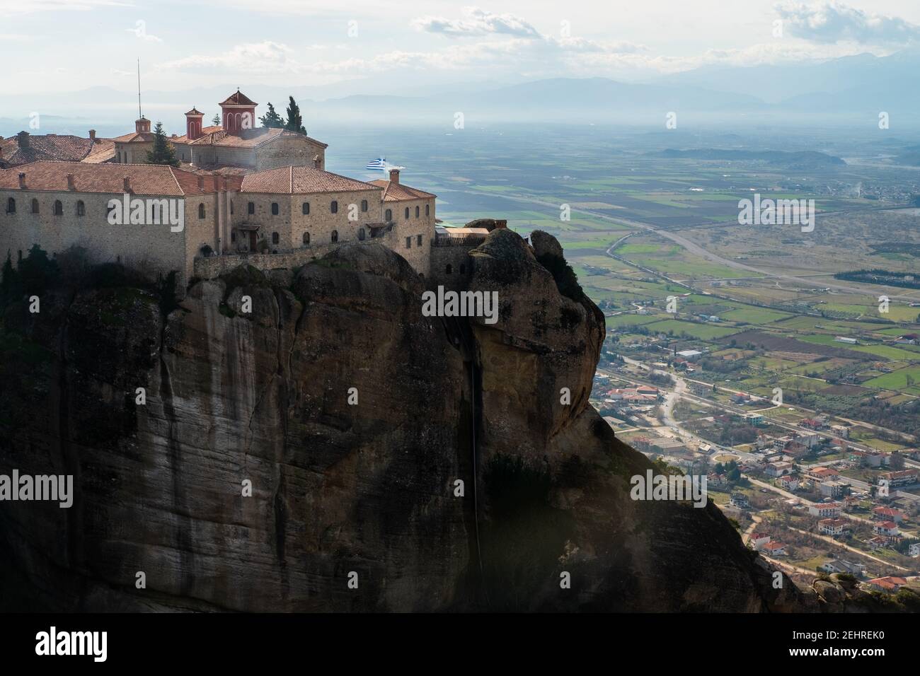 Kloster in Meteora ( Μετέωρα ) UNESCO-Weltkulturerbe hoch über der Stadt Kalabaka ( Kalambaka ) thront. Thessalien, Griechenland Stockfoto