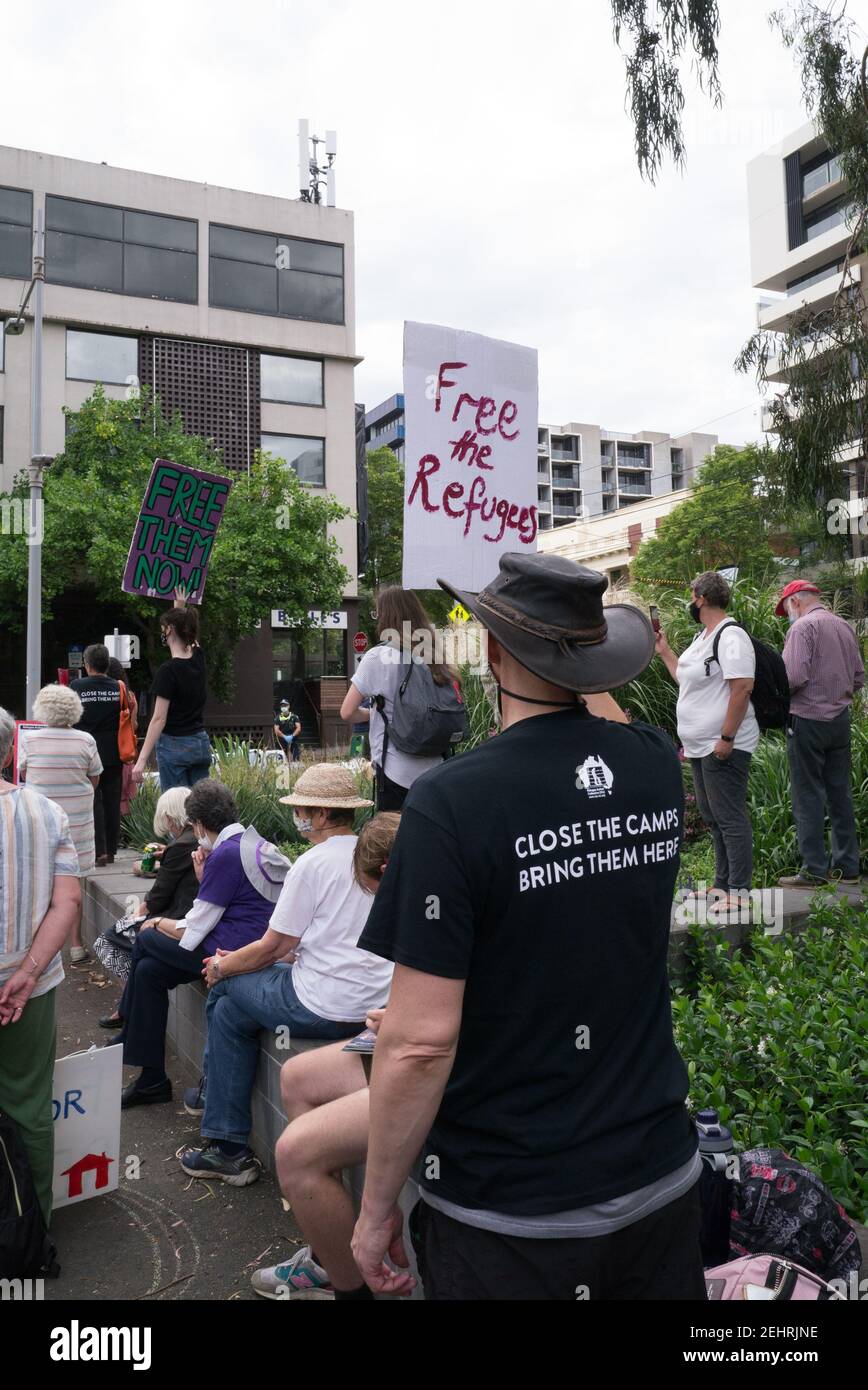 Free the Refugees Kundgebung in Melbourne, Australien, um die australische Regierung unter Druck zu setzen, alle von der Regierung gehaltenen Flüchtlinge zu befreien. Stockfoto