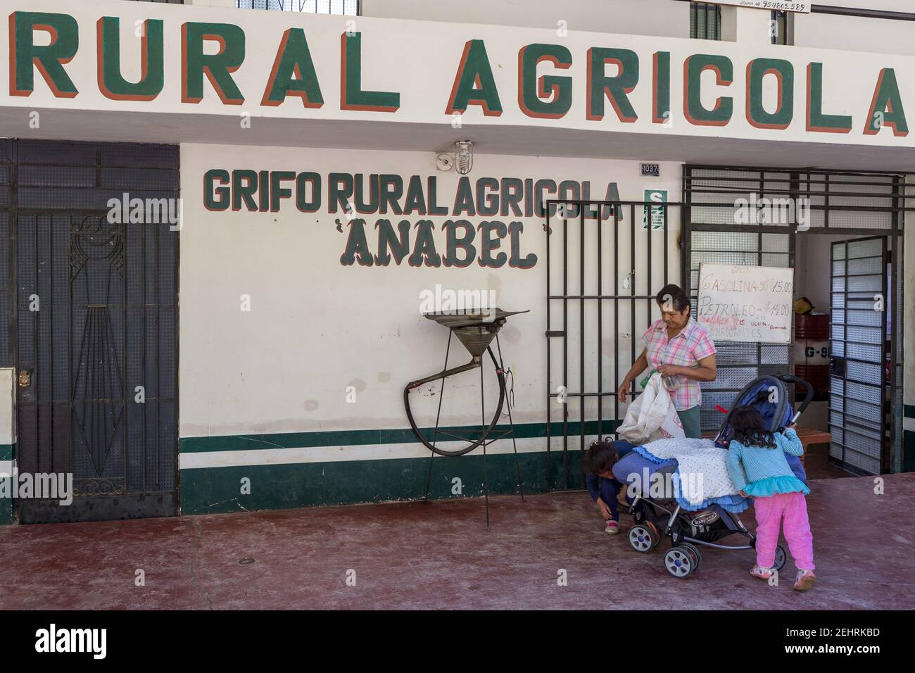 Altmodische/traditionelle Tankstelle, Leymebamba, Peru Stockfoto
